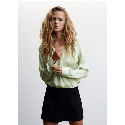 Blusa satinada cuello mao