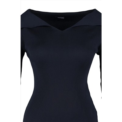 Siyah Kayık Yaka İnce Triko Bluz TBBAW23AN00126
