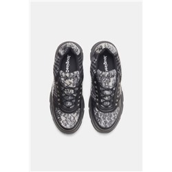 Zapatilla plataforma tachuelas