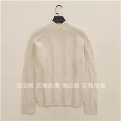 Женский пуловер с красивыми объемными  косами  MANG*O