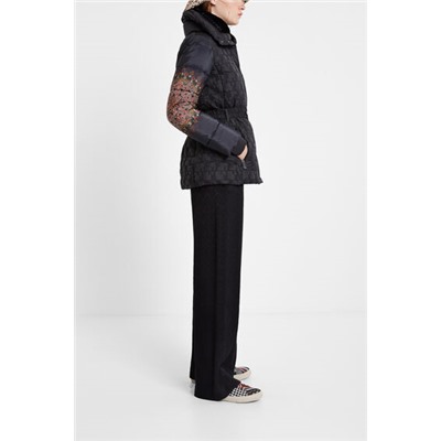 Chaqueta padded cintura ajustable cuello alto
