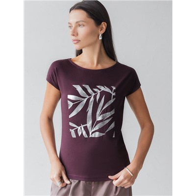 Нарядная футболка с серебристым принтом