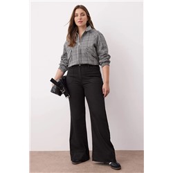 Siyah Yüksek İspanyol Paça Denim Büyük Beden Flare Jeans TBBAW26CJ00032
