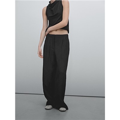 Technical trousers with darts