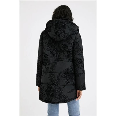 Chaqueta slim acolchada capucha