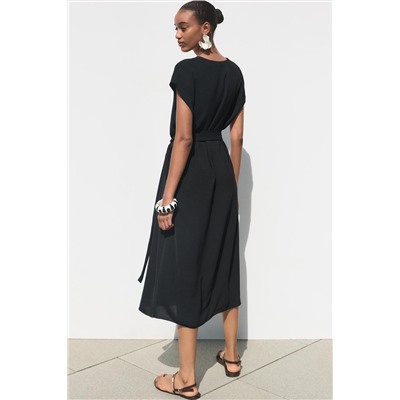 FLOWING DRESS WITH BELT