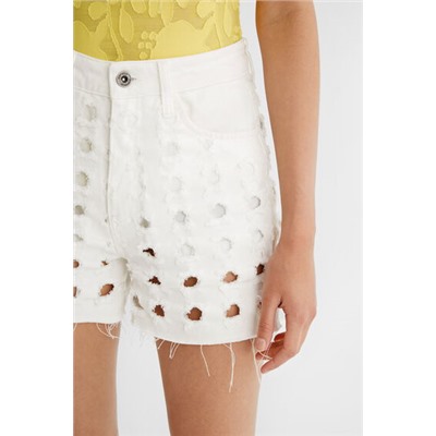 Pantalón short troquelado