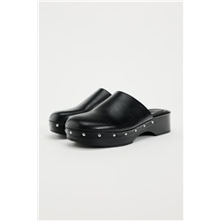 STUDDED CLOGS