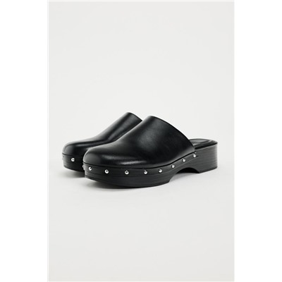 STUDDED CLOGS