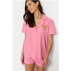 TRENDYOLMİLLA Pembe Muz Nakışlı Gömlek-Şort Dokuma Pijama Takımı THMSS23PT00079