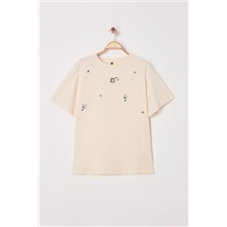 Bej Bisiklet Yaka Çiçek İşlemeli Örme Büyük Beden T-shirt TBBSS25BF00024