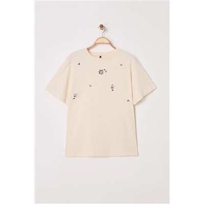 Bej Bisiklet Yaka Çiçek İşlemeli Örme Büyük Beden T-shirt TBBSS25BF00024