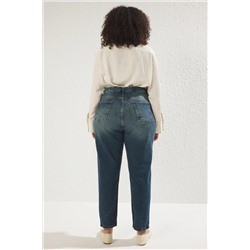 Koyu Mavi Yüksek Bel Comfort Eskitme Yıkamalı Mom Fit Büyük Beden Jeans TBBSS25CJ00004