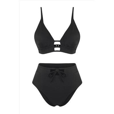 TRENDYOLMİLLA Siyah Üçgen Yüksek Bel Regular Bikini Takımı TBESS25BT00170