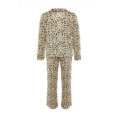 Çok Renkli Animal Desenli Gömlek Yaka Örme Pijama Takımı TBBAW23AI00015