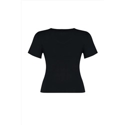 Siyah Fitiili Cut-Out Detaylı Crop Örme Bluz TBBSS22AF00020