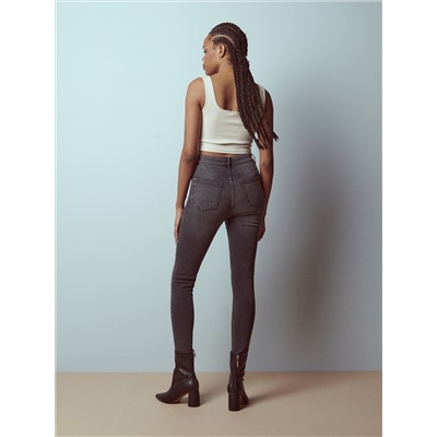 Slim-Jeans mit hoher Leibhöhe