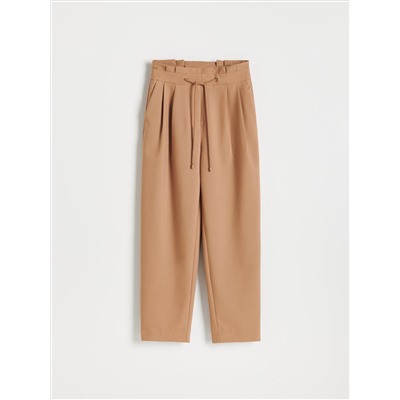 Hose mit Bundfalten