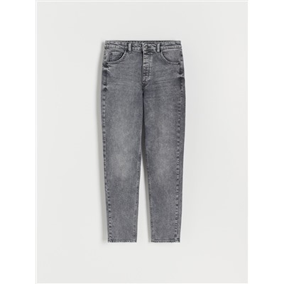 Jeans im Mom-Fit mit Elastanmischung