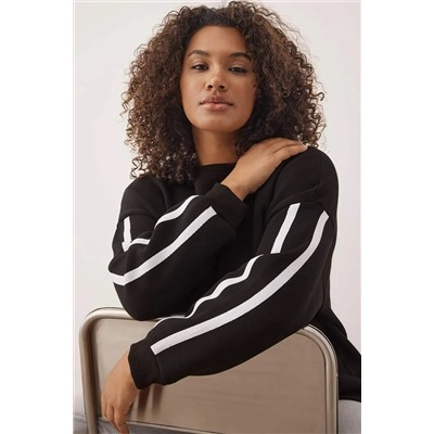 Siyah Şerit Detaylı Oversize/Bol Kesim İnce Örme Sweatshirt
