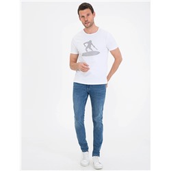 Beyaz Slim Fit Baskılı Bisiklet Yaka Tişört