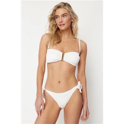 TRENDYOLMİLLA Ekru Straplez Aksesuarlı Dokulu Regular Bikini Takımı TBESS24BT00019