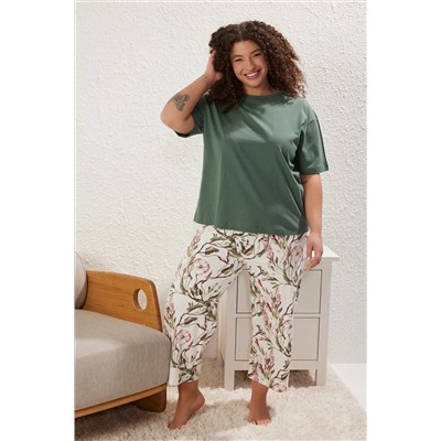 Trendyol Curve Yeşil Çiçekli Kapri Örme Pijama Takımı TBBSS25AI00002