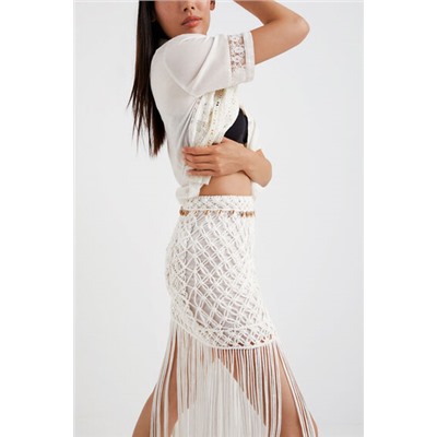 Minifalda de macramé con flecos