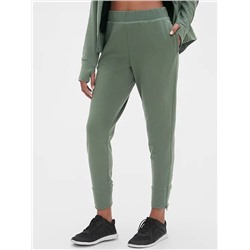 GapFit All Elements Fleece Slim Straight Joggers