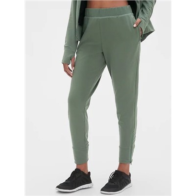 GapFit All Elements Fleece Slim Straight Joggers