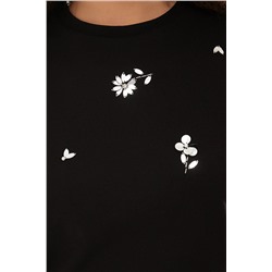 Siyah Bisiklet Yaka Çiçek İşlemeli Örme Büyük Beden T-shirt TBBSS25BF00024
