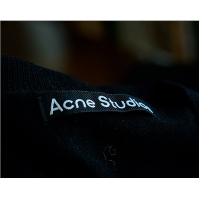 Высококачественный кардиган на пуговицах от бренда Acne Studio*s