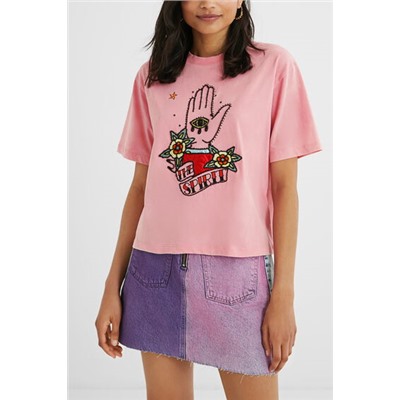 Camiseta crop decoración frontal