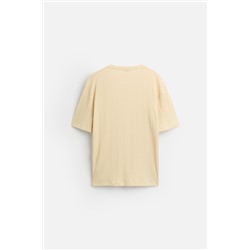 CAMISETA PLISADA CUELLO BOTONES