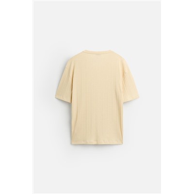 CAMISETA PLISADA CUELLO BOTONES