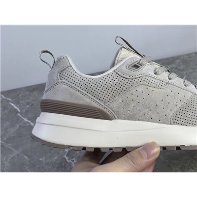 Женские кожаные кроссовки, экспорт в Россию