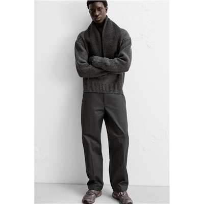 PANTALÓN CHINO EFECTO ENCERADO