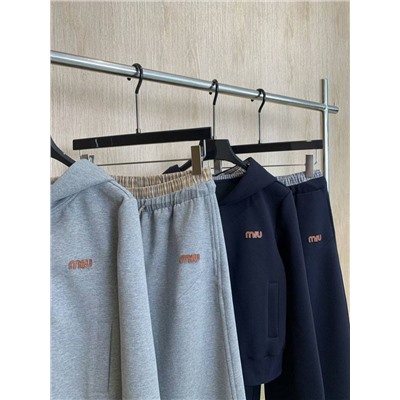 Свободный костюм из импортного трикотажа  MI*U MI*U