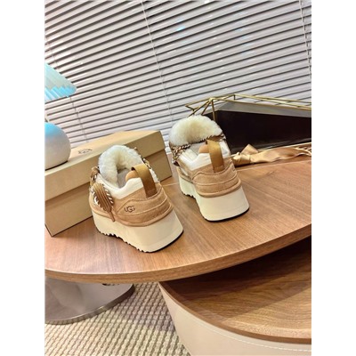 Женские кроссовки на толстой платформе  UG*G