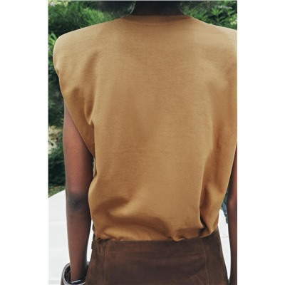 TOP WITH PADDED SHOULDERS AND LABEL
