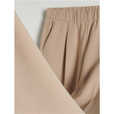Hose mit elastischem Taillenbund