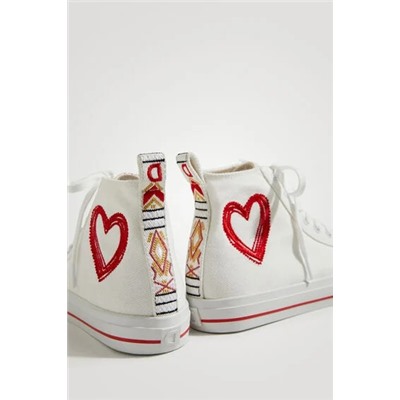 Botín sneaker con corazón