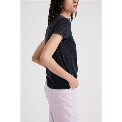 Camiseta parche labios bordados