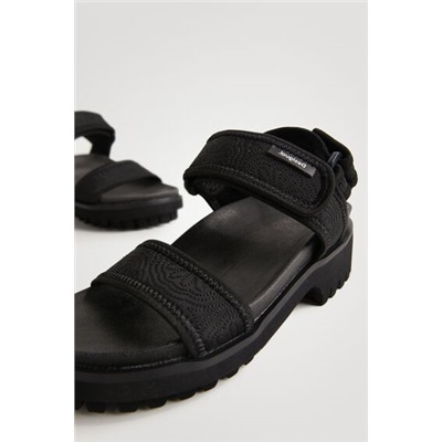 Sandalia trekking negra de neopreno