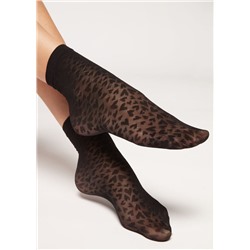 Kurze Netzsocken mit Herzmuster