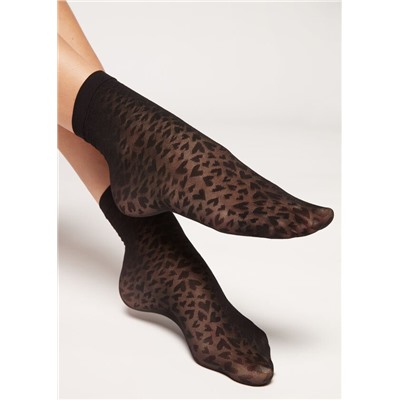 Kurze Netzsocken mit Herzmuster
