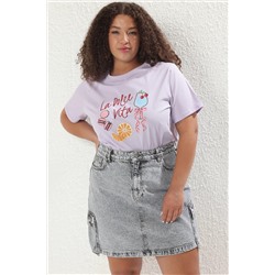 Lila Kokteyl Baskılı Boyfriend Fit Büyük Beden T-shirt TBBSS25BF00068