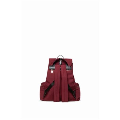 Mochila tachas y correas lettering