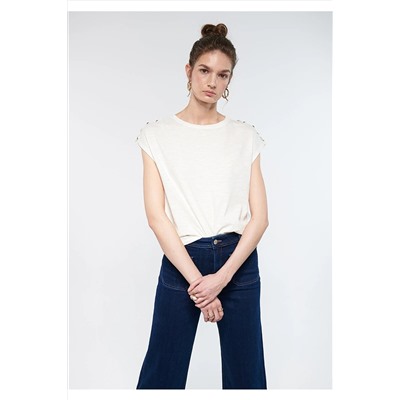 Mavi Düğme Detaylı Beyaz Tişört Regular Fit / Normal Kesim 1611455-70057