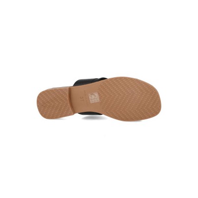 10209 - BDA
                SANDALIAS PLANAS